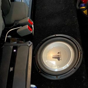 2 10in JL audio subs and JBL amp the subs are awesome and sit in a enclosed box